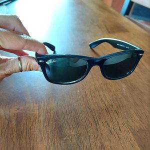 Authentic Ray Ban New Wayfarer sunglasses sz small